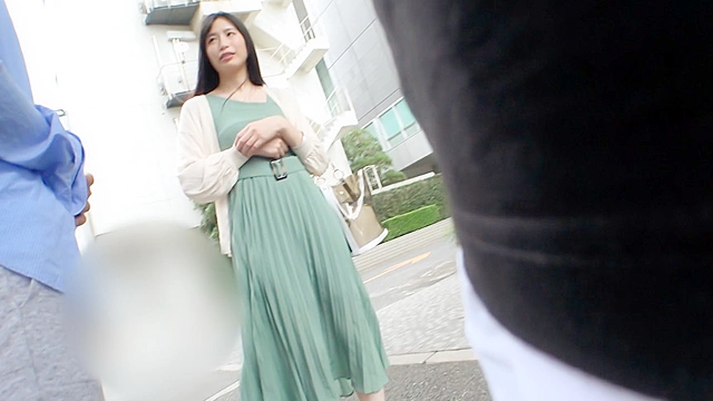 【神スタイル×中出し3連射！】一軒家とマンション（港区）2つの自宅を所有する本物セレブ妻！IT社長の夫とはセックスレス＆欲求不満は彼氏で解消！【女優顔×E乳モデル体型のハイブリット美人】清楚を気取ってチ●コに飢えたドスケベ美人妻を乗馬マシン体験で騙し《エア騎乗位》で性欲を限界まで引き出す！！
