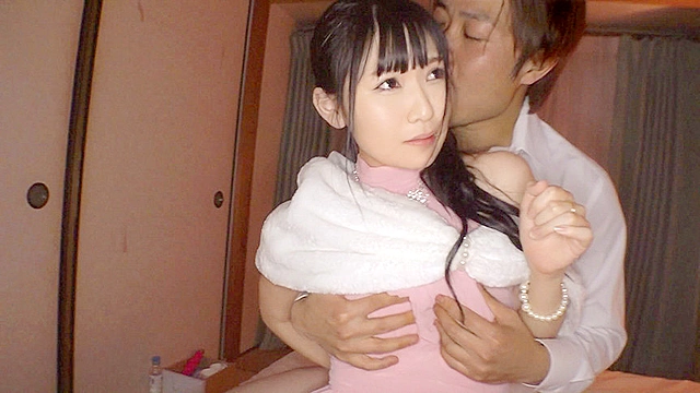 結婚式帰りのドレス美女を騙してハメ撮り中出し