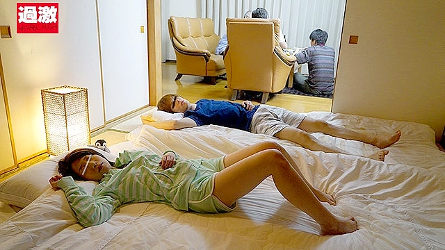 寝ている従妹の乳首をこっそりいじり続けたら隣の部屋に親戚がいるのに発情イキして挿入を求めてきた