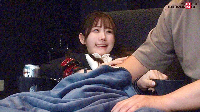 映画館のレイトショーでうたた寝する【飲み会終わりに立ち寄ったほろ酔いOL】を拘束してブランケットの中のねっとり粘着手淫でサイレント失禁イキさせる