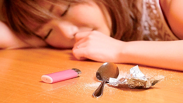 義理の兄に弱みを握られて言いなりになり精神に支障をきたし廃人になった巨乳妻 ／ れおな