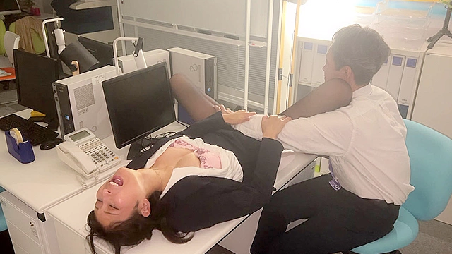 大嫌いな上司のデカチンがドストライクすぎて思わずおねだり…執拗なおっぱいハラスメントで理性を奪われ中出し性交が病みつきになった私… 瀬名未来