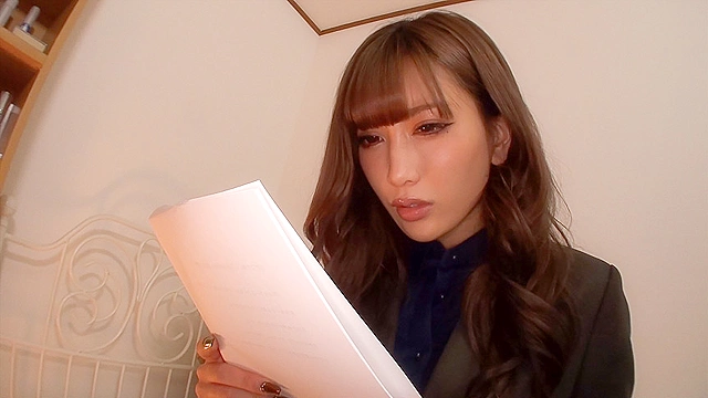 初老の小説家に飼われた女編集者 AIKA