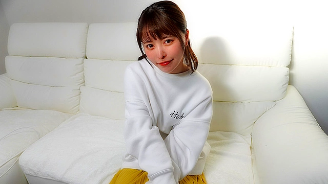 ここみ（24）：美白x美乳美女に、ネココスを着せて自宅でハメ撮り。