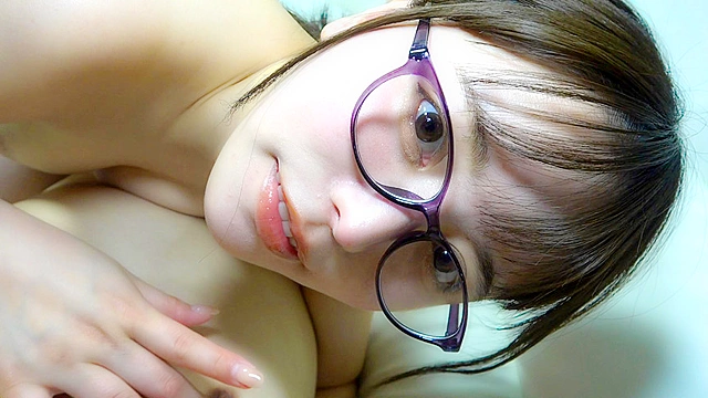 ここみ（24）：美白x美乳美女に、ネココスを着せて自宅でハメ撮り。