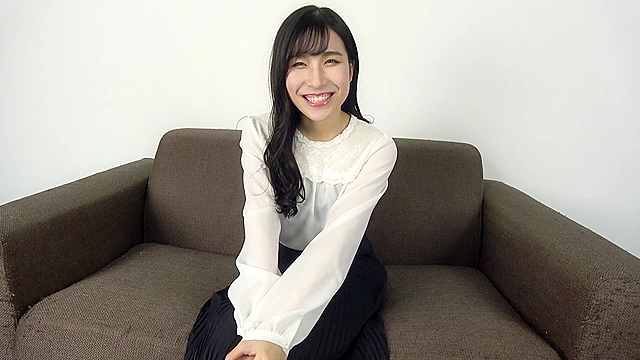 素人娘みさきちゃんのお○んこおっぴろげ観察 セルフマン汁テイスティングオナニー