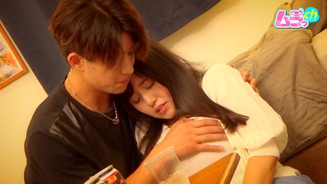 ニンゲン観察 宅飲みで終電を逃したウブな女友達をキメセクでセフレにさせる悪すぎるイケメン