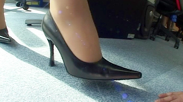 OLパンプス ダメ社員を臭気虐○調○