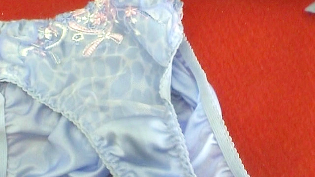 脱いだパンツを盗み撮り ～素人女子学生 着物モデル撮影現場～ Vol.01
