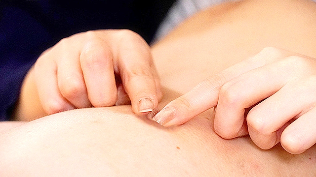 乳首責め専門ナースが24時間 いつでも乳首射精のお手伝い（ハート）舌と指で施される最高の乳首SEXが話題のニップルクリニック 吉高寧々