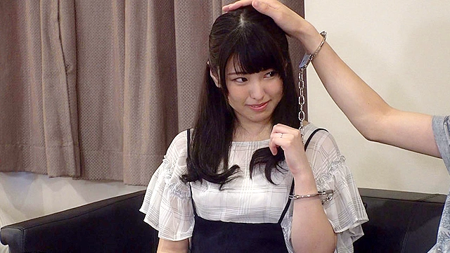 20代素人カップル限定 夫婦交換検証企画！エロエロ指令満載の脱出ゲームで2人の距離は急接近！ 新婚なのに禁断NTRセックス！しちゃうのか？