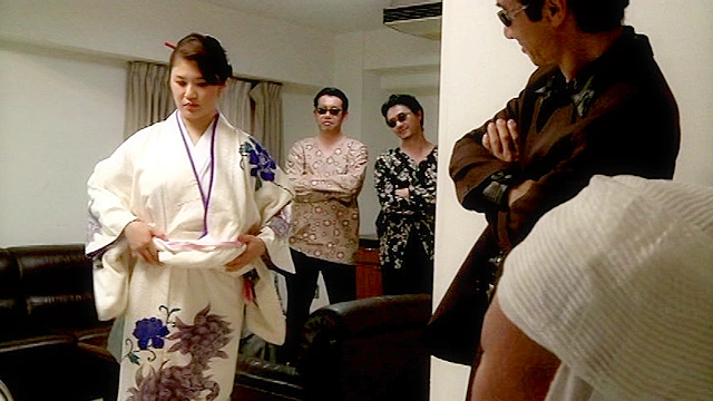 裸になるより恥ずかしい・・ 中年女のコスプレ姿