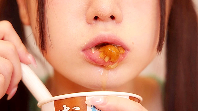 あむの食事はほぼセルフイラマ（笑）