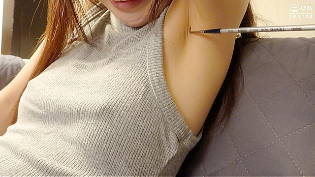 撮影はじめての美女に乳首くすぐりをしてみました！