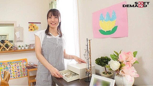 愛くるしい君の笑顔、守りたい。 橋本菜々 35歳 最終章 家族3人で暮らすマイホームで禁断の撮影 幸せな家庭を精子で汚す中出し4P乱交