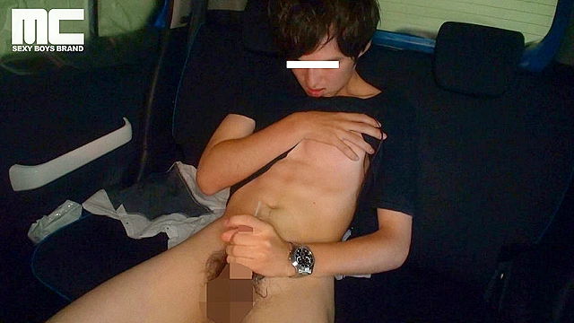 ウエ○ツ似、19歳をスカウト！快くオナニーを見せてくれました！