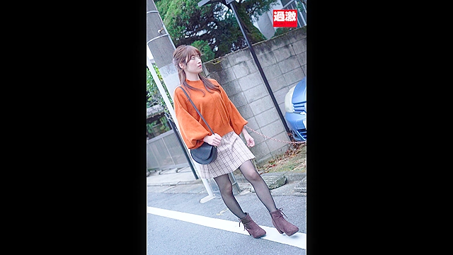 中出し寸前に抵抗して抜けたチ○ポを何度もぶち込まれイキ狂いだす女の腰を押さえつけ逃がさない鷲掴み膣奥射精4 美乳スレンダー女