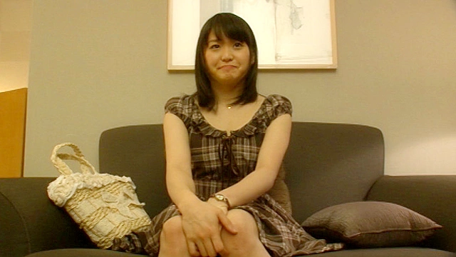 ビデオに出てない働く女性とお昼休みと仕事帰りにオフィスの近所で3発 アタマもマ●コも敏感で妄想だけでもズブ濡れちゃう欲しがりすぎな現役・童顔ナース