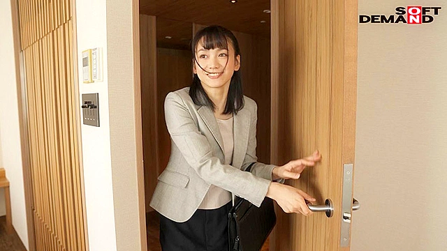 タレントのように一度は自分自身も輝きたい人妻芸能マネージャー 保田真咲 34歳 AV DEBUT