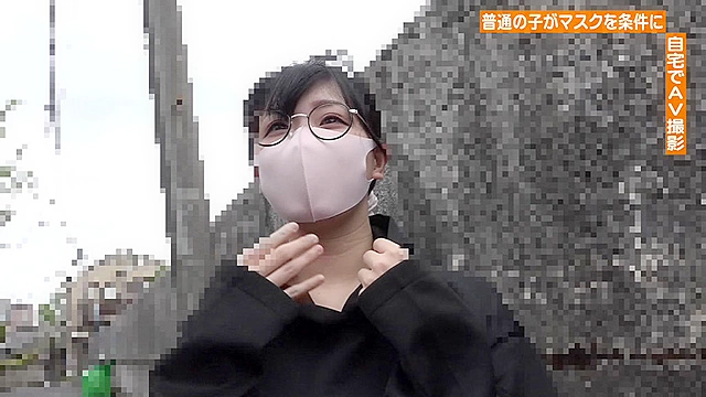マスク着用を条件に撮影を了承してくれたむっつりスケベなパーカー女子 ひなちゃん 23歳
