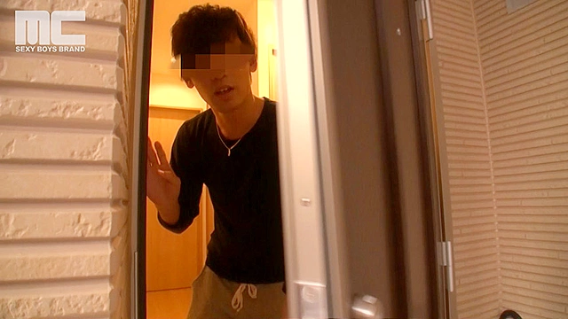 【新婚イケメンの若パパ】新婚夫婦の自宅に上がりこんで嫁に内緒でプライベート自慰撮影！！