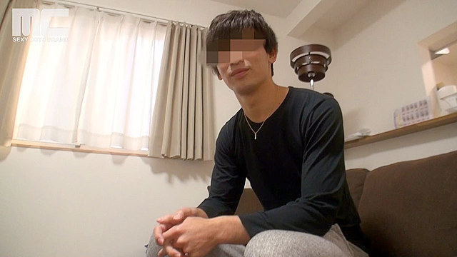 【新婚イケメンの若パパ】新婚夫婦の自宅に上がりこんで嫁に内緒でプライベート自慰撮影！！