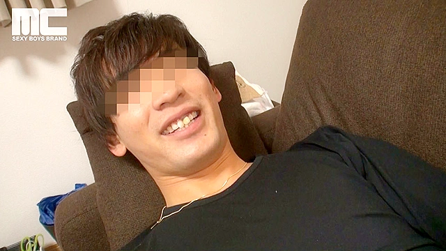 【新婚イケメンの若パパ】新婚夫婦の自宅に上がりこんで嫁に内緒でプライベート自慰撮影！！