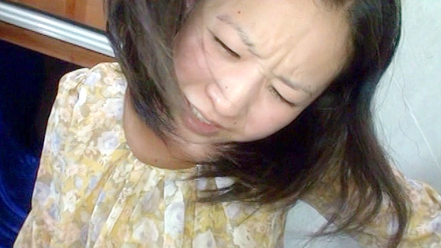 立ちクンニされながら質問に答える女【十三】