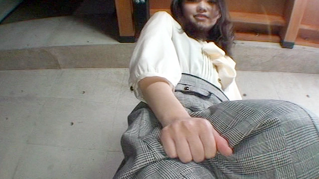 立ちクンニされながら質問に答える女【十三】