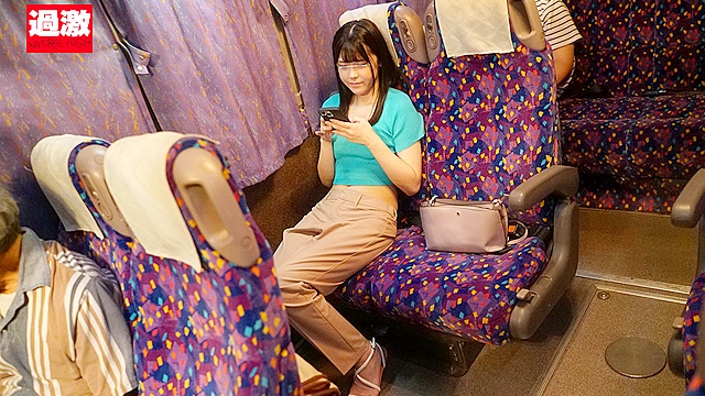 夜行バスで声も出せずイカされた隙に生ハメされた女はスローピストンの痺れる快感に理性を失い中出しも拒めない10 へそ出しコーデ黒髪清楚JD