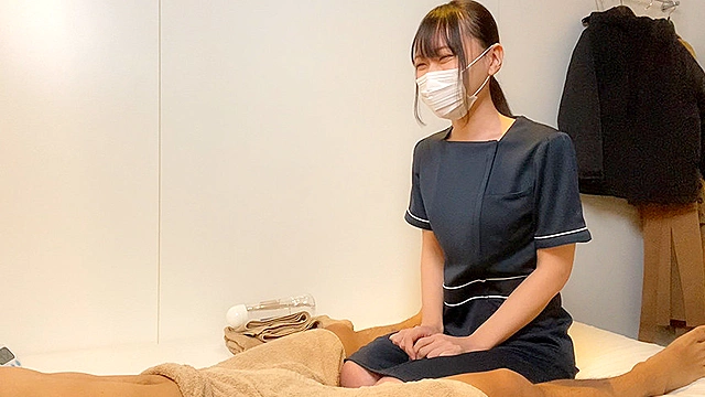 出張ローション手コキ隠し撮り・ブラ見せオプション【スレンダー巨乳・佐伯（25歳）】