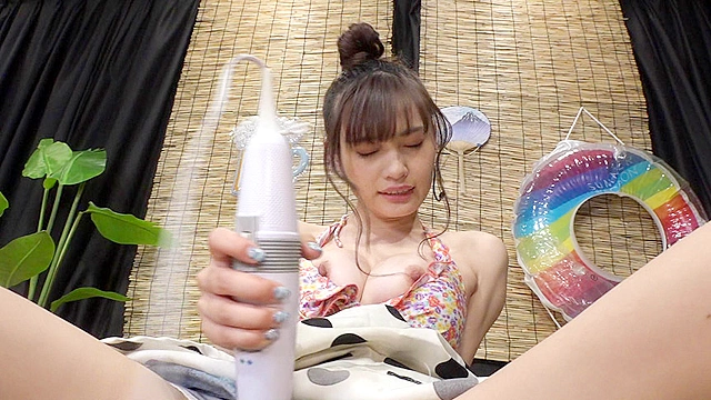 女子アナ海の家へようこそ！エッチなサービス満点で感じまくりのイキまくり！マ●コも濡れてヒ～クヒクッ！ 完全版
