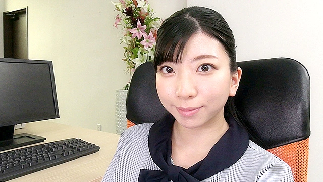 竿を喉奥に咥え込みながら顔動かさずに舌で亀頭かき混ぜ続けるフェラチオ3