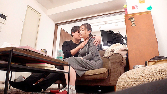 「○○がいても恋したい…」ヤリチン保育士が産後イキやすくなった園児ママを誘って昼間っから宅飲み○撮セックス【完全○撮アングルVer.】色気ムンムン巨乳妻 はるさん（32）Gカップ
