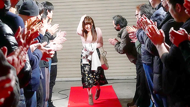 パワーアップ！逆転マジックミラー号 「素人娘たちの大胆SEXを生で見たくないですか？」大人数に見られているとは知らずに激イキ姿を大胆に披露！ パート2